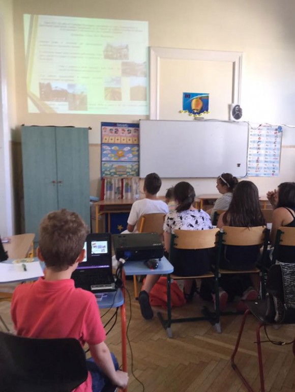 В класната стая: презентация на Никола Мусев, ІІІ клас, в която той разказва за своето семейство, заселено от поколения в Унгария.