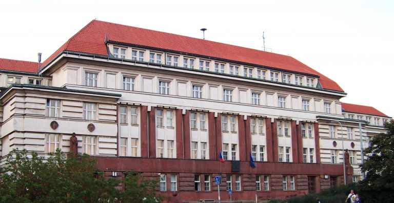 Pankrác,_vrchní_soud,_přes_magistrálu